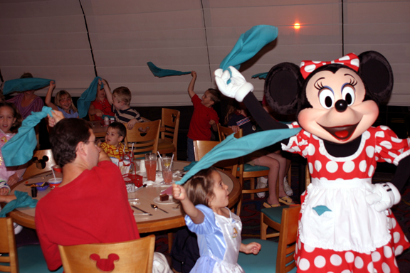 Dancing_with_Minnie.jpg